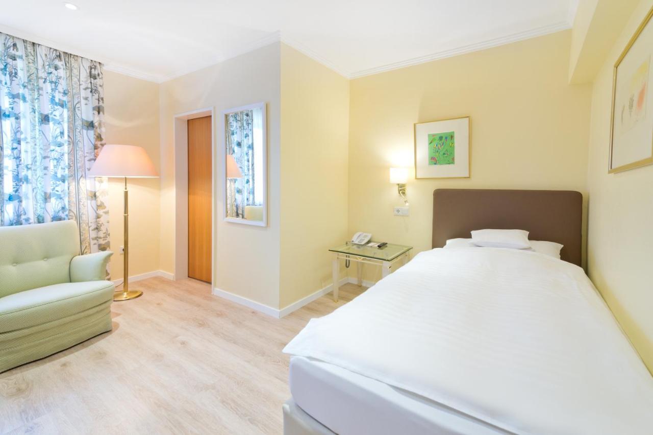 Romantik Waldhotel Mangold Bergisch Gladbach Esterno foto